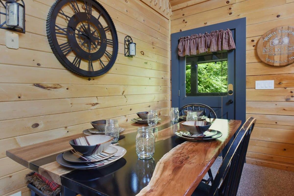 Ryes And Shine Bootlegger'S Cabin! Hot Tub* Pool* Arcade* Billiards *Ev * Pet Friendly Sevierville Exteriör bild