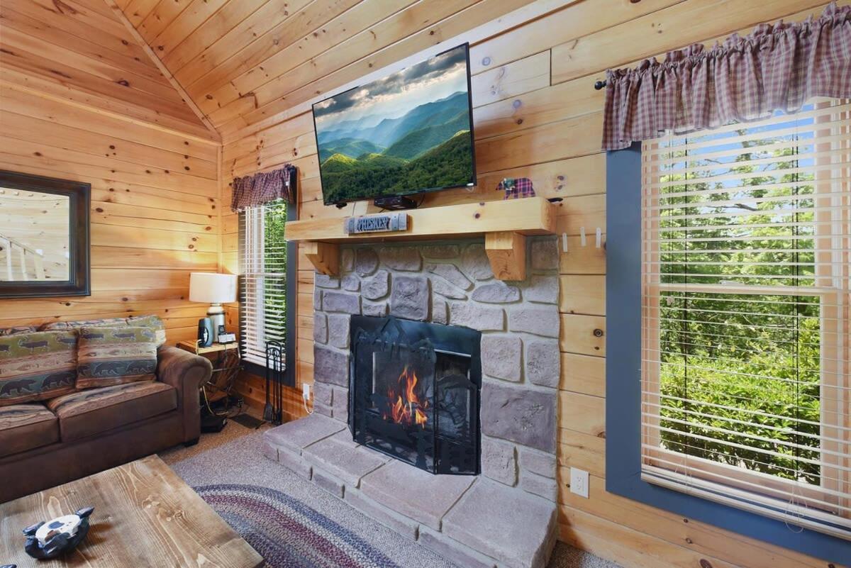 Ryes And Shine Bootlegger'S Cabin! Hot Tub* Pool* Arcade* Billiards *Ev * Pet Friendly Sevierville Exteriör bild