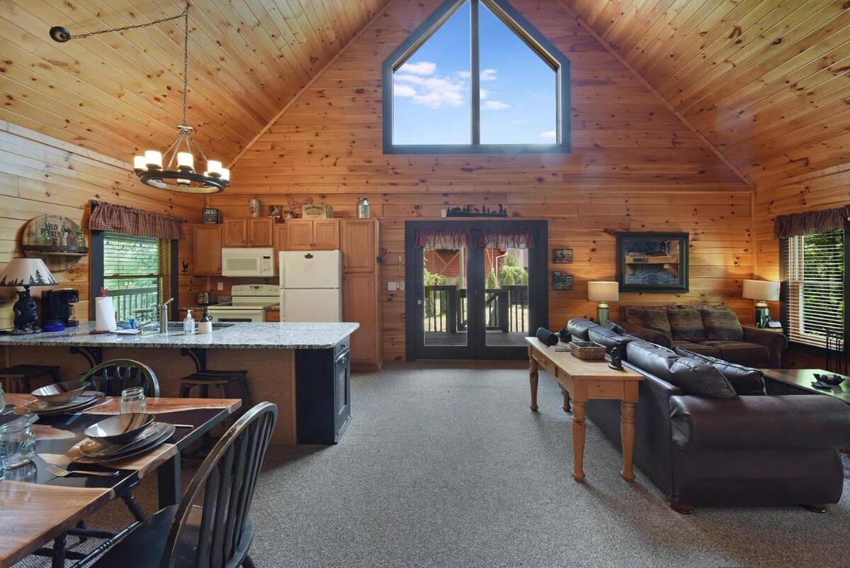 Ryes And Shine Bootlegger'S Cabin! Hot Tub* Pool* Arcade* Billiards *Ev * Pet Friendly Sevierville Exteriör bild