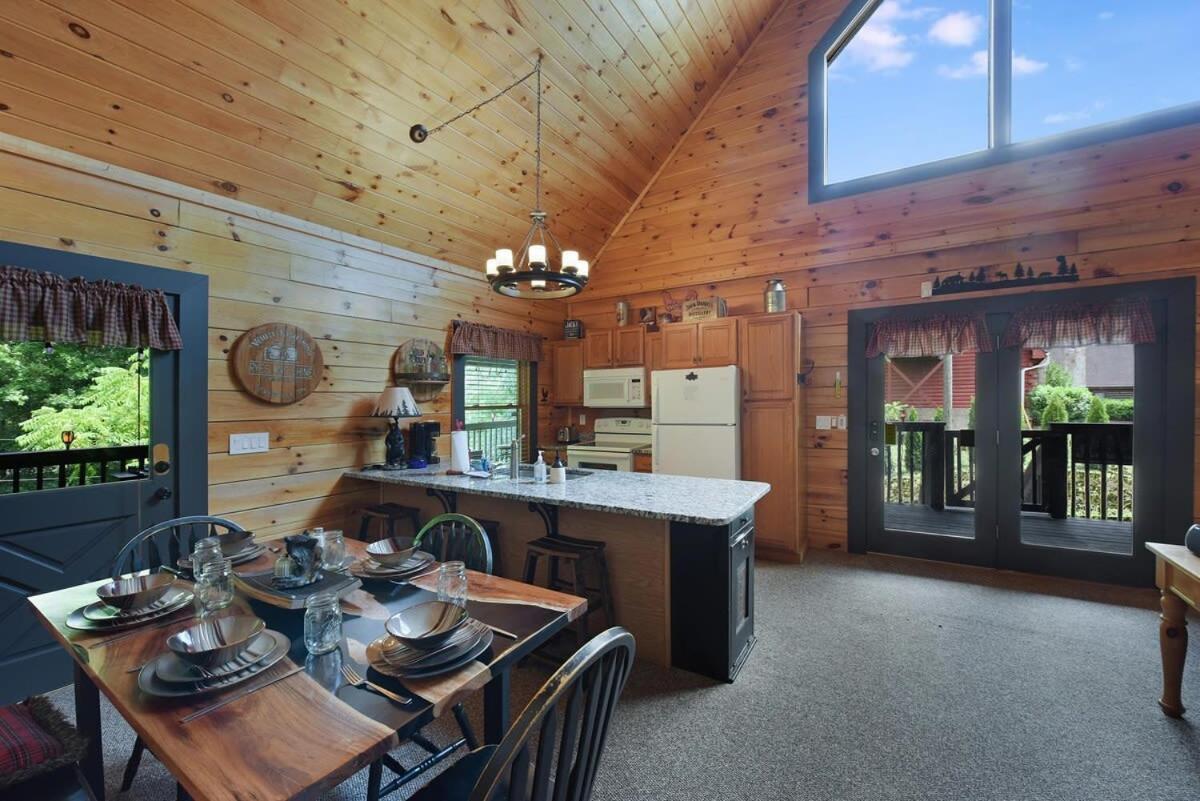 Ryes And Shine Bootlegger'S Cabin! Hot Tub* Pool* Arcade* Billiards *Ev * Pet Friendly Sevierville Exteriör bild