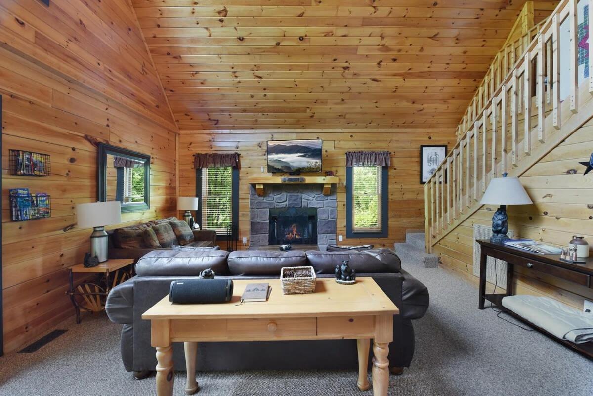 Ryes And Shine Bootlegger'S Cabin! Hot Tub* Pool* Arcade* Billiards *Ev * Pet Friendly Sevierville Exteriör bild