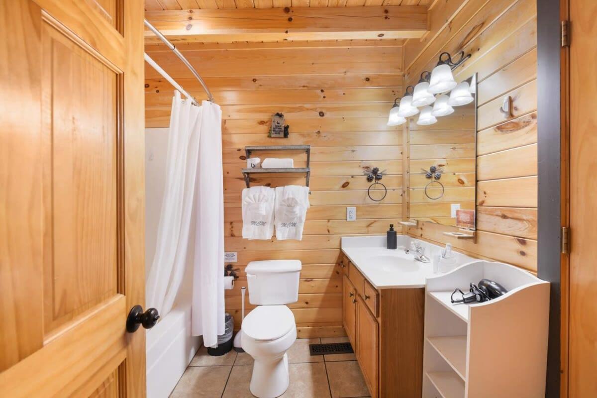 Ryes And Shine Bootlegger'S Cabin! Hot Tub* Pool* Arcade* Billiards *Ev * Pet Friendly Sevierville Exteriör bild