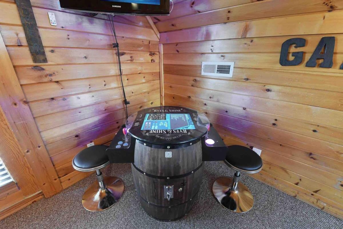 Ryes And Shine Bootlegger'S Cabin! Hot Tub* Pool* Arcade* Billiards *Ev * Pet Friendly Sevierville Exteriör bild
