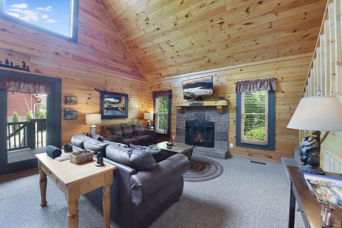 Ryes And Shine Bootlegger'S Cabin! Hot Tub* Pool* Arcade* Billiards *Ev * Pet Friendly Sevierville Exteriör bild