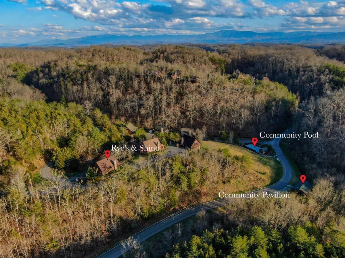 Ryes And Shine Bootlegger'S Cabin! Hot Tub* Pool* Arcade* Billiards *Ev * Pet Friendly Sevierville Exteriör bild